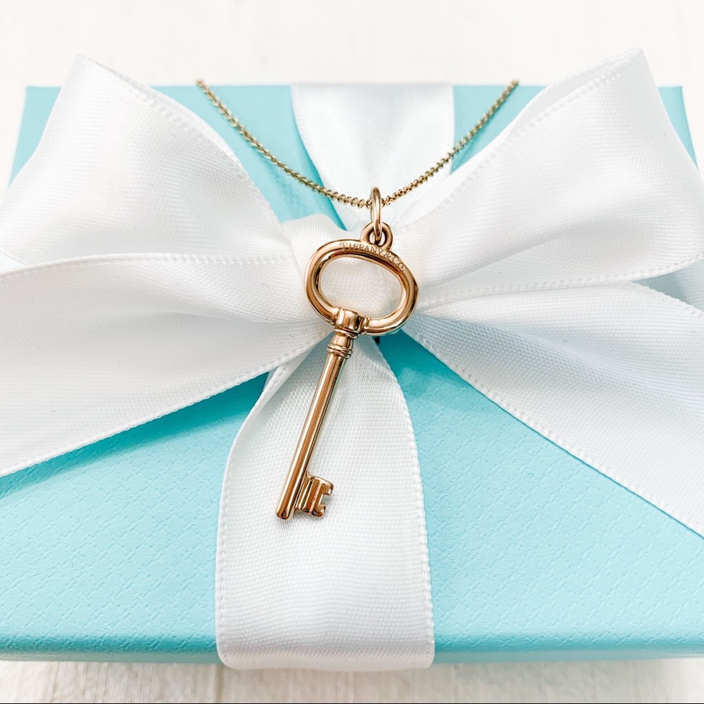 Tiffany & Co. Tiffany Keys Oval Key Pendant 18k